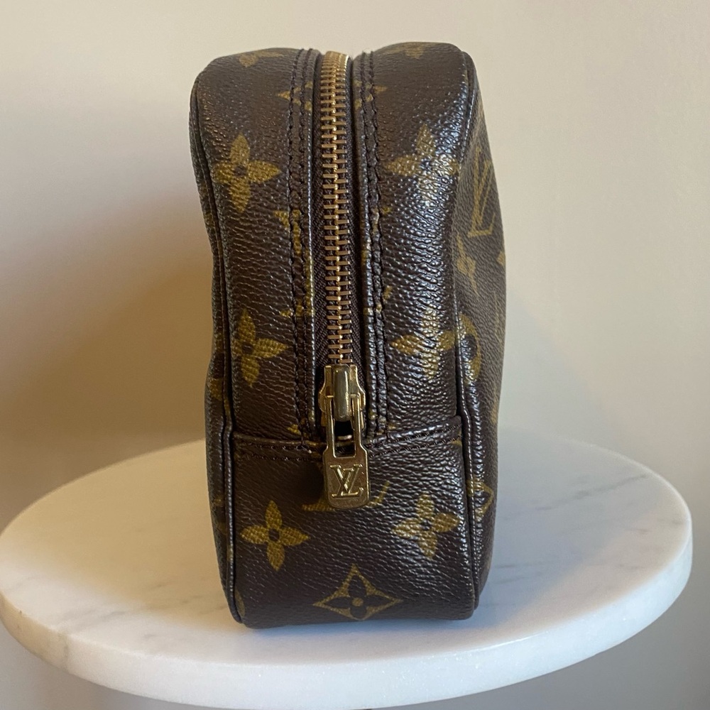 23 Louis Vuitton Monogram Canvas Trousse de Toilette Pouch - Picture 3 of 15
